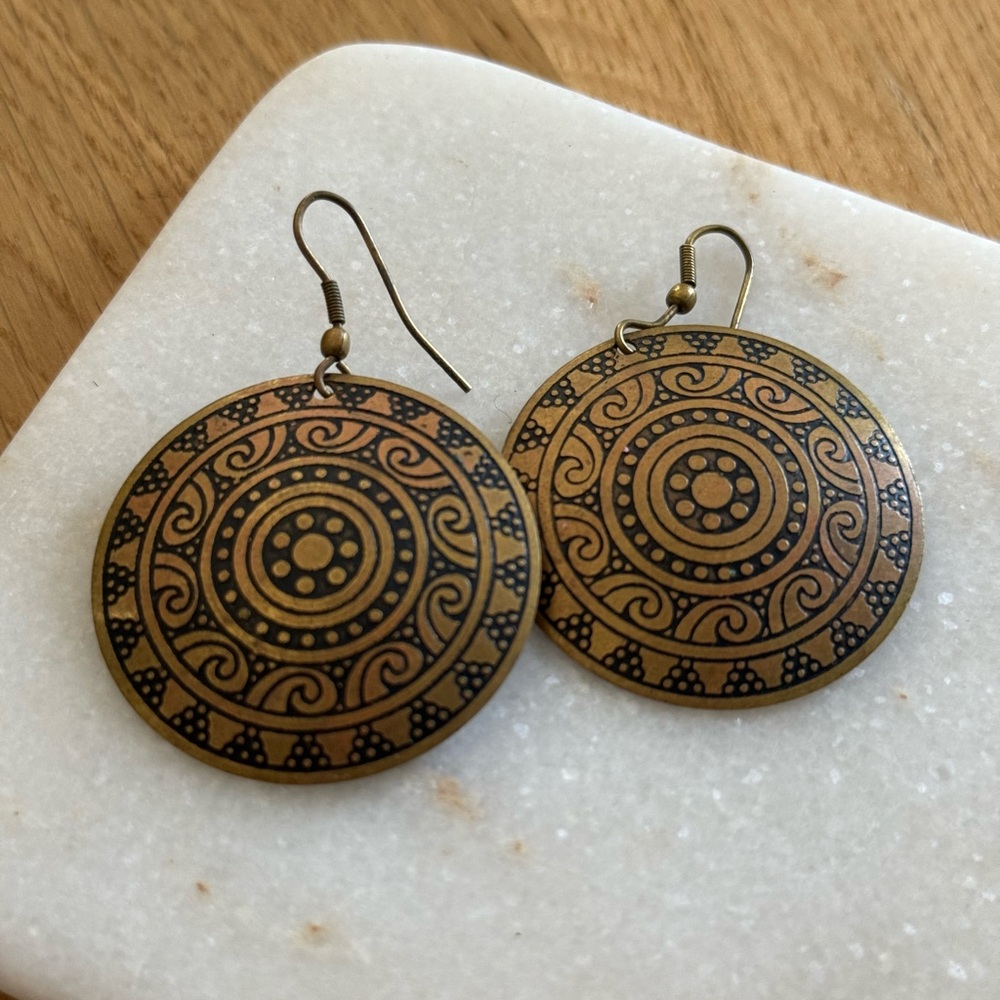 Elegant Gold and Black Dangle Earrings